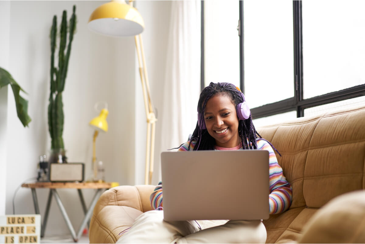 young-afro-american-woman-telecommuting-from-home-2022-01-18-23-55-27-utc.jpg